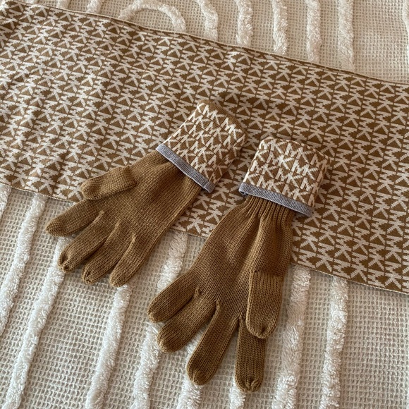 NWOT Michael Kors Scarf and Glove Set - Picture 2 of 6